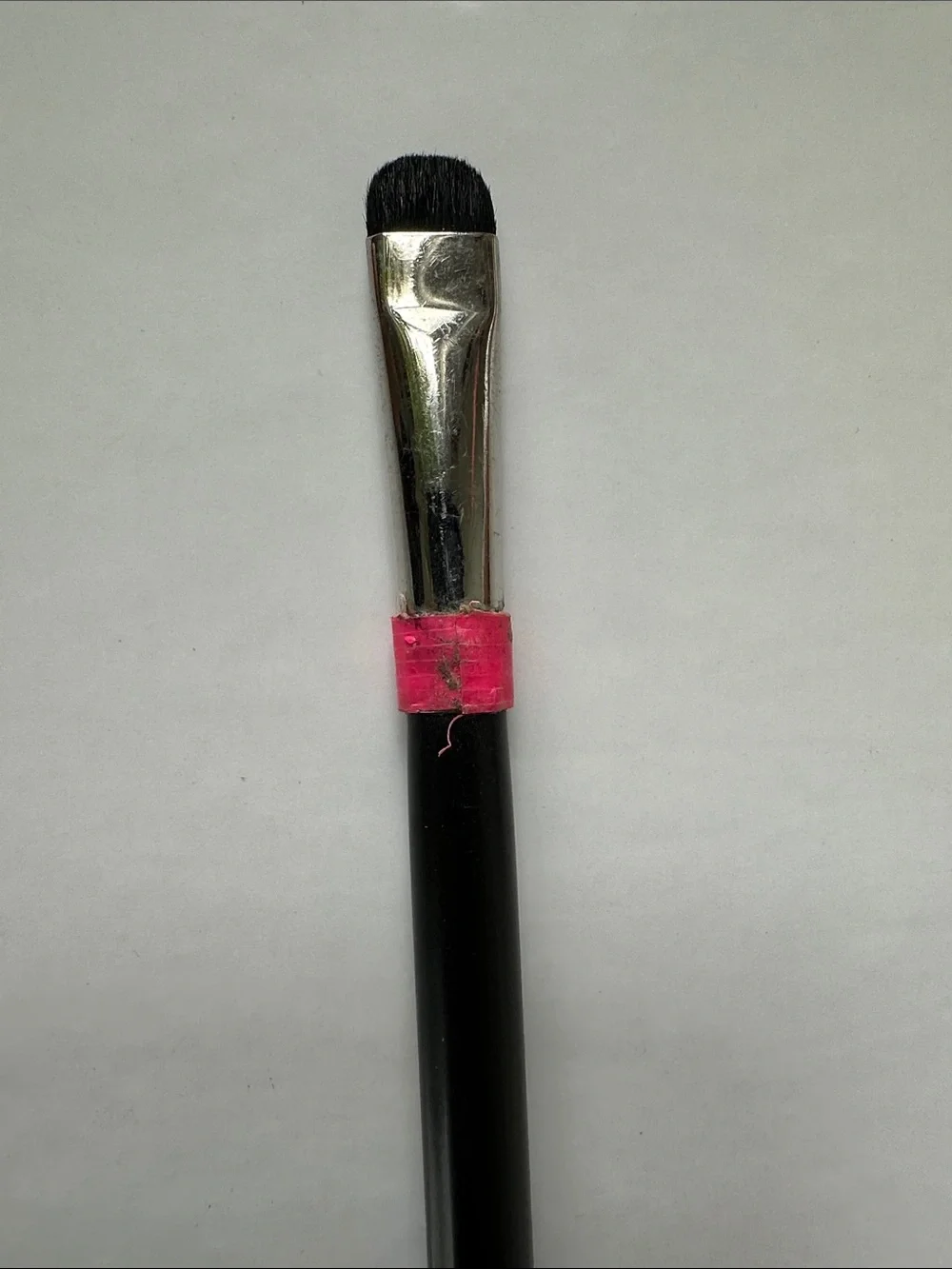 MAC Cosmetics Black Handle Angled Eye Brush with Pink Accent Collar